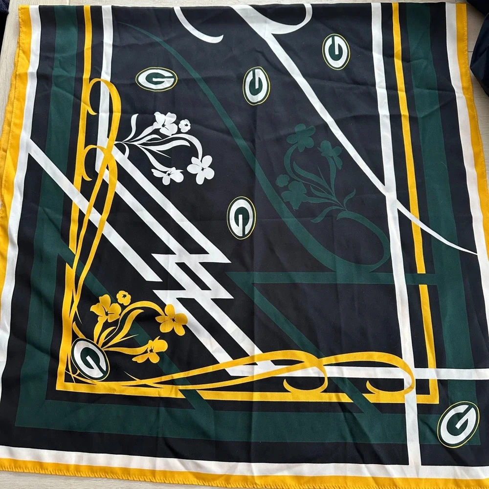 NWT Rare Vintage Green Bay Packers‎ NFL Poly Scarf Women Geo Floral Print New